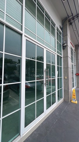 ขายอาคารพาณิชย์ 4ชั้น+ชั้นลอย หรู ในทำเลดี ซอยอุดมสุข ใกล้ BTSอุดมสุข กรุงเทพมหานคร