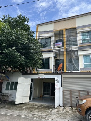 อาคารพาณิชย์ 3 ชั้น หลังมุม ต่อเติมเรียบร้อยใจกลางชุมชน ซอย กุญชร ขนาด 24.4 ตรว. ขายหรือเช่า โครงการ คาซ่าทาวน์ เสม็ด ชลบุรี