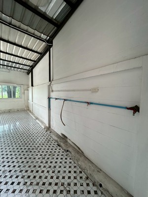 อาคารพาณิชย์ 3 ชั้น หลังมุม ต่อเติมเรียบร้อยใจกลางชุมชน ซอย กุญชร ขนาด 24.4 ตรว. ขายหรือเช่า โครงการ คาซ่าทาวน์ เสม็ด ชลบุรี