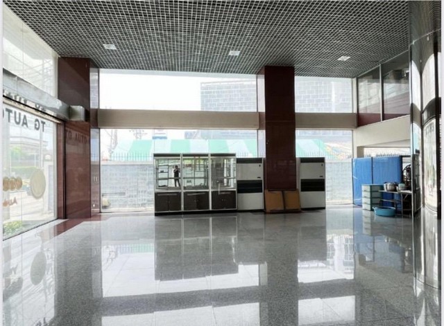 ขายอาคาร 6 ชั้นครึ่ง 200 ตรว. กว่า 3000 ตรม. ย่านเหม่งจ๋าย รัชดา ติดถนนประชาอุทิศ ใกล้เลียบด่วน เอกมัย ทองหล่อ ใกล้สถานทูตลาว