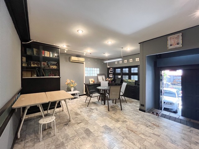 ขายโฮมออฟฟิต 3 ชั้น พื้นที่ 356 ตร.ม. พระราม 9 ซอย 19 (ซอยเดียวกับวัดพระราม 9) ใกล้ย่านพระรามเก้า - รัชดา เหมาะทำออฟฟิต