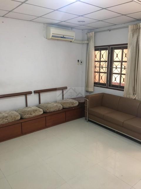 ให้เช่าทาวน์โฮม 3 ชั้น ซอยลาดพร้าว 29 เขตจตุจักร พร้อมเฟอร์นิเจอร์ ใกล้ MRT ลาดพร้าว