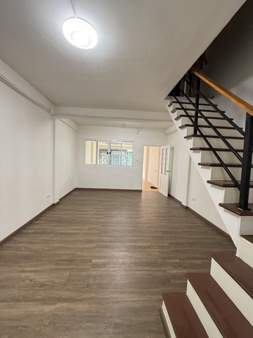 ขายด่วนทาว์นเฮาส์ 2 ชั่น ใกล้ตลาดสมชาย บางกรวย 2 นอน 2 นำ้ 1 จอดรถ 2.79 ล้าน