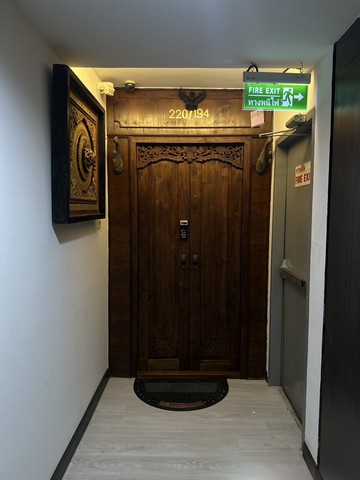  ขายคอนโดหรู ตกแต่งไม้สักทั้งห้อง พร้อมเฟอร์ ใกล้รถไฟฟ้าสายสีชมพู