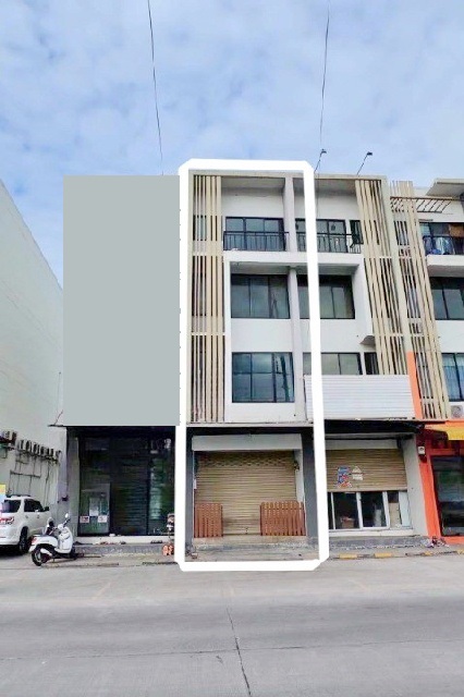 ตลาดจตุจักรคุ้มเกล้า 2.4กม.รพ.พระจอมเกล้าลาดกระบัง อาคารพาณิชย์ 4 ชั้น  24ตร.วา.364ตร.ม.โฮมออฟฟิศ 4 น้ำ 4 นอน นิคมอุตสาหกรรมลาดกระบัง 