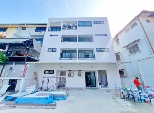 ย่านวิภาวดีรังสิต11-19 MRTพหลโยธิน ให้เช่าสำนักงาน ลาดจอดรถ30คัน รถไฟฟ้าสีแดงจตุจักร 450ม.  อาคาร 4ชั้น 8ห้อง 580 ตร.ม.145 ตร.วา สตีเฟ่นส์