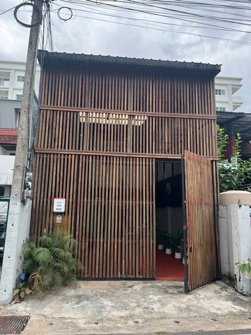 ทาวน์เฮ้าส์ 3 ชั้น สไตล์โมเดิร์นคลาสสิค เฟอร์ครบ โซนเจ็ดยอด