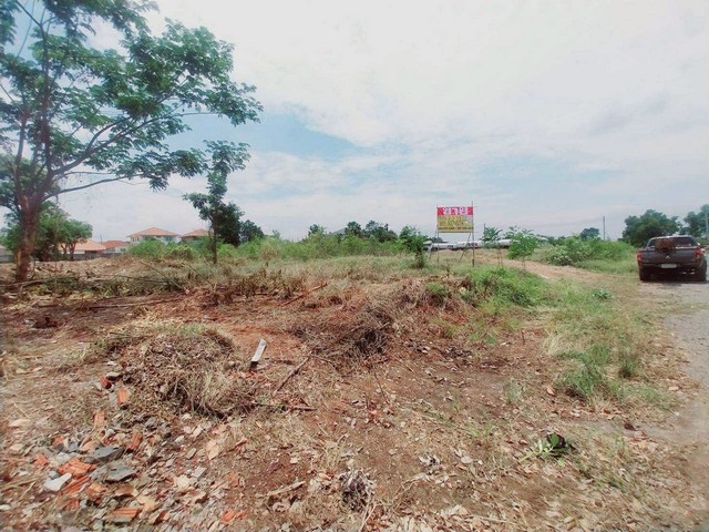 ขายที่ดินเปล่า 2-3-39.7 ไร่ หลังปั๊ม ปตท. ช่อกระถิน นครสวรรค์  ติดชุมชน ใกล้ถนนใหญ่ เข้า-ออกสะดวก