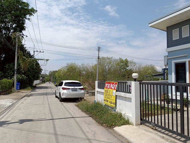 บ้านเดี่ยวมือสอง  30 ตร.วา  ซอยหนองปลิงรวมใจ 43  เมืองนครสวรรค์  สภาพใหม่มาก พร้อมเข้าอยู่