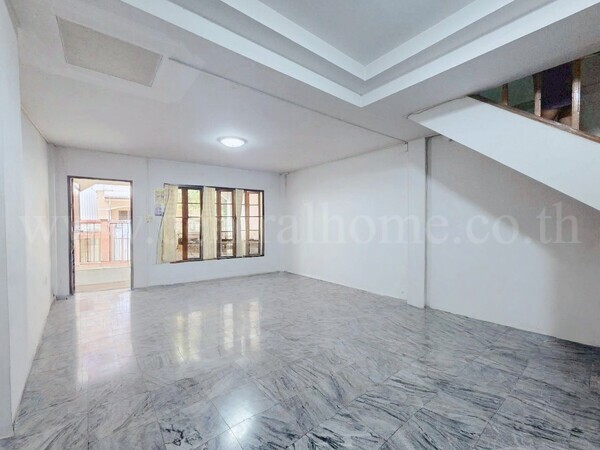 ทาวน์โฮม 3 ชั้น สำเร็จพัฒนา - ซอยวัดศรีประวัติ บางกรวย นนทบุรี