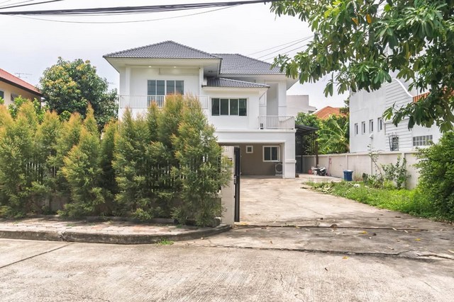 บ้านลลิล อินเดอะพาร์ค วัชรพลพหลโยธิน ทางด่วนเอกมัย-รามอินทรา  