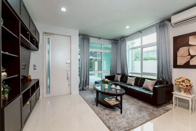 ขายบ้านหรู 16.9 ล้าน 99.8 ตรว. 5 นอน 6 น้ำ #หมู่บ้านมัณฑนา #สิรินเลค #วิวเลค #วิวดอยสุเทพ ใจกลางเมือง #เฟอร์นิเจอร์ครบ พร้อมเข้าอยู่