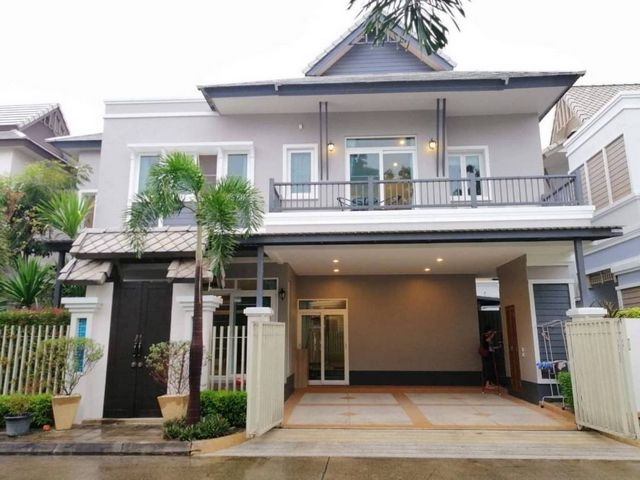 ให้เช่า 55,000 บาท/เดือน ขาย 11.5 ล้าน #คิวเฮ้าส์ #วิลล่านครพิงค์ #วัดเกต #อำเภอเมือง บ้านหลังใหญ่ 2 ชั้น ตกแต่งพร้อมอยู่ #เฟอร์ครบทุกห้อง