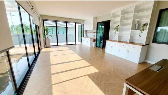 ขายพร้อมผู้เช่า 7.95 ล้าน 78 ตรว. 4 นอน 4 น้ำ #บ้านเกรซแลนด์ #หางดง บ้านเดี่ยวหลังใหญ่ 2 ชั้น #สไตล์ยุโรป #เฟอร์นิเจอร์ครบครัน