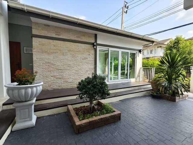 ขายบ้านเดี่ยวหลังใหญ่ 97 ตรว. 5 ห้องนอน หมู่บ้านมัณฑนา กรุงเทพกรีฑา7 บรรยากาศเงียบสงบ