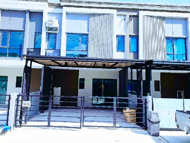 ฟิวเจอร์พาร์ค รังสิต 1.6 กม. ม.กรุงเทพ รังสิต 4 กม.ให้เช่าทาวน์เฮาส์ 2 ชั้น 18 ตร.วา.145 ตร. ม. MRTรังสิต 1.9กม. 3นอน