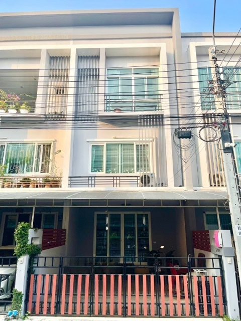 ให้เช่าทาวน์โฮม 18 ตร.วา.220 ตร.ม. 3ชั้น MRTแคราย 1.4 กม.3นอน 4น้ำ MRTสนามบินน้ำ 1.1กม.พร้อมเฟอร์ 4แอร์ เดอะมอลล์ งามวงศ์วาน 2.5 กม.
