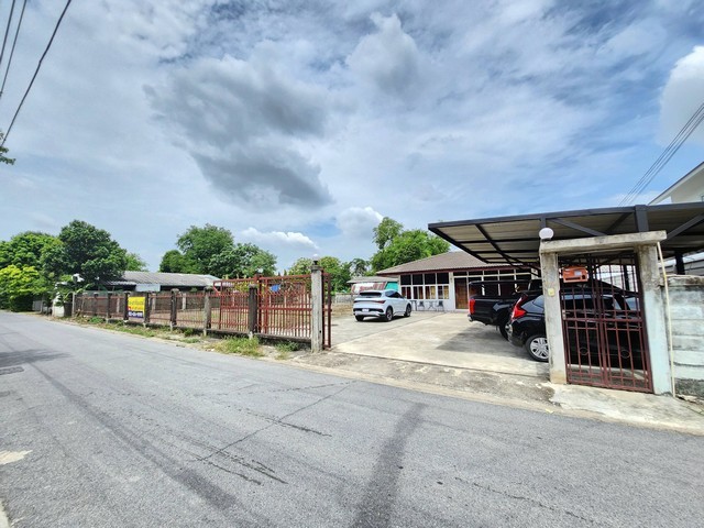 ขายบ้านและออฟฟิศ 1 ชั้น พร้อมที่ดินแปลงสวย ใจกลางเมือง ซอยลาดพร้าว 124 ขนาดที่ดิน 202 ตารางวา