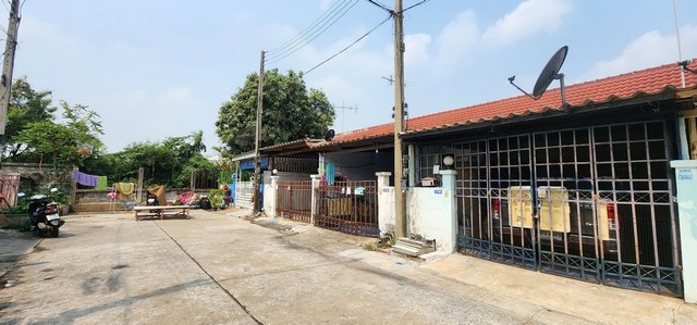 Townhome โรจนะทรัพย์  570000 บาท. ใกล้ ใกล้วิทยาลัยเทคนิคยานยนต์ โลตัสโรจนะ โรงพยาบาลราชธานี เมกกะโฮม นิคมอุตสาหกรรมโรจนะ 1,2 โรงเรียนวัดคานหาม วัดคานหาม สำนักงานสรรพากรพื้นที่สาขาอุทัย บิ๊กซี(อยุธยา) โลตัส(อยุธยา) ศูนย์ราชการอยุธยา การเดินทางสะดวก (