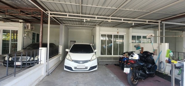 ทาวน์เฮ้าส์ ซิตี้โฮม 2 area 0 ไร่ 0 NGAN 26 ตารางวา  ไม่ไกลจาก ใกล้เทสโก้โลตัสอยุธยา สยามแม็คโคร เมกาโฮม โรบินสัน โรงเรียนปัณณวิชณ์ โรงเรียนเอกอโยธยา สถานีรถไฟอยุธยา ทำเล-ดี ที่จอดรถ 2 คัน ปูพื้นกระเบื้องแกรนิตโต้ทั้ง 2 ชั้น ติดเหล็กดัดมุ้งลวดเรียบร้