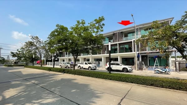 ให้เช่าโฮมออฟฟิศ 3 ชั้น 181 ตร.ม. ตั้งอยู่ด้านหน้าโครงการ ศุภาลัย ไพรด์ ลาดกระบัง 54 เพียง 7 กม. จากสนามบินสุวรรณภูมิ