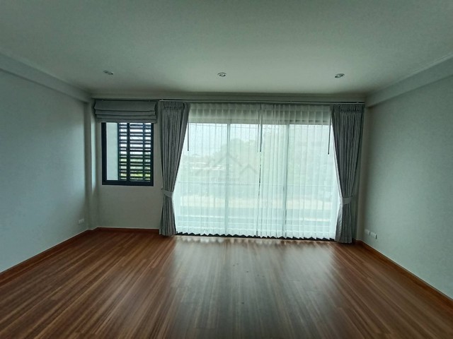 ให้เช่าโฮมออฟฟิศ 3 ชั้น 181 ตร.ม. ตั้งอยู่ด้านหน้าโครงการ ศุภาลัย ไพรด์ ลาดกระบัง 54 เพียง 7 กม. จากสนามบินสุวรรณภูมิ