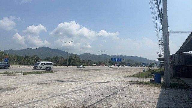 ขายที่ดินหนองข้างคอกชลบุรี พื้นที่สีม่วงลาย หนองข้างคอกชลบุรี ใกล้ถนนมอเตอร์เวย์สาย 7 เพียง 500 เมตร บนเนื้อที่   2-2-0  ไร่