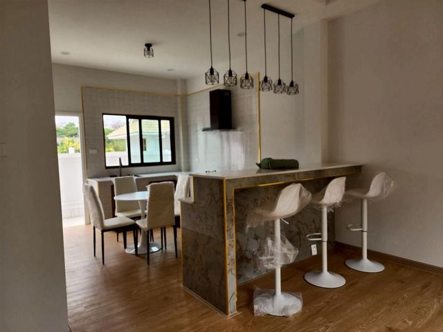 ราคาเบาๆ เพียง 4.2 ล้าน 60 ตรว. #ตลาดขวัญ #ดอยสะเก็ด #บ้านสร้างใหม่ 2 ชั้น เน้นพื้นที่พักผ่อน โปร่ง โล่ง อยู่สบาย