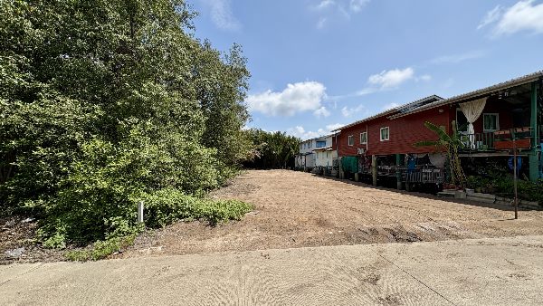 ขายที่ดิน ถมแล้วสวยมาก ซอยจัดสรรค์ ถ.คลองสรรพสามิต ต.ในคลองบางปลากด อ.พระสมุทรเจดีย์ ทรงสี่เหลี่ยม 119.6 ตารางวา