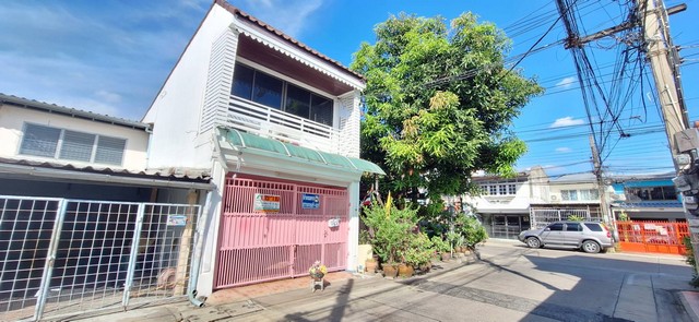 townhouse ประชานิเวศน์ 3 2450000 -  ขนาด 21 ตาราง-วา 0 Ngan 0 RAI   เดินทางสดวกสบาย นนทบุรี   