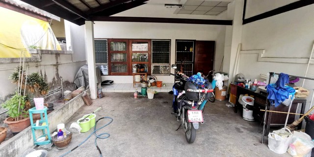 ทาวน์เฮ้าส์ อุบลชาติ 2900000 บาท. 4 BR พื้นที่เท่ากับ 30 ตาราง.วา ใกล้ ใกล้จุดขึ้นลงทางด่วน ใกล้ถนนใหญ่/ทางหลวง ใกล้ห้างสรรพสินค้า ใกล้โรงพยาบาลพระนั่งเกล้า โรงพยาบาลเกษมราษฎร์รัตนาธิเบศร์ ใกล้โรงเรียน/มหาวิทยาลัย ทำเลดี เข้าออกได้หลายทาง (ทาวน์เฮ้าส