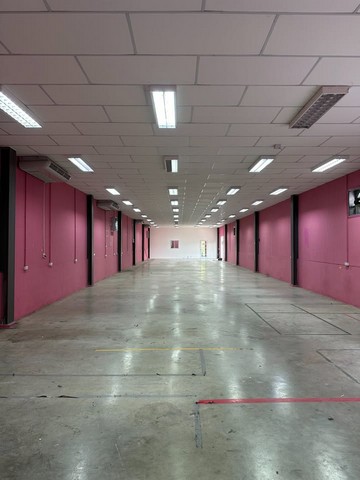 ให้เช่าโกดังย่านสายไหม เหมาะสำหรับเก็บสินค้า , กระจายสินค้า , ทำออฟฟิศ, ทำโรงงาน   ไฟฟ้าสามเฟส มีออฟฟิศ พื้นที่ใช้สอยภายในโกดัง 370 ตรม.  