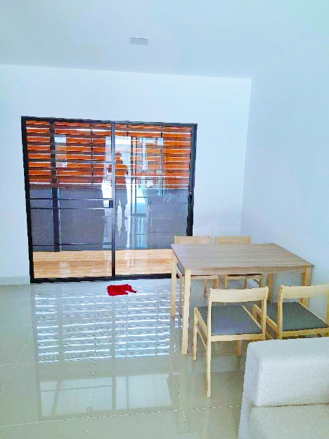 MRTรังสิต 1.9กม.ม.กรุงเทพ รังสิต 4 กม.  ฟิวเจอร์พาร์ค รังสิต 1.6 กม. ให้เช่าทาวน์เฮาส์ 2 ชั้น 18 ตร.วา.145 ตร. ม. 3นอน