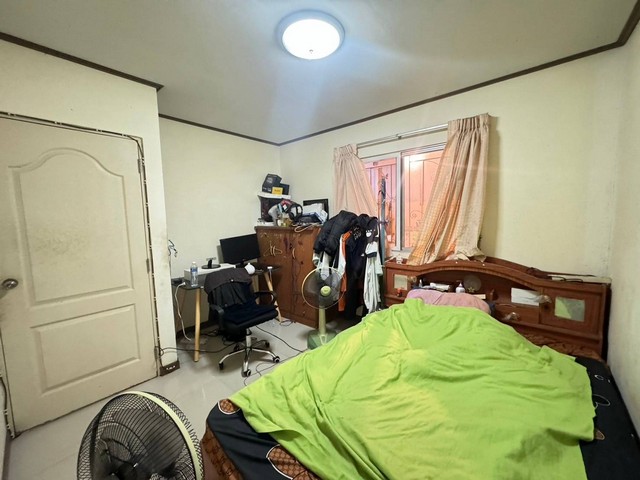 ขายทาวน์เฮ้าส์หมู่บ้านกานดา บ้านริมคลอง 3 พันท้ายนรสิงห์ ต.พันท้ายนรสิงห์ อ.เมือง จ.สมุทรสาคร เนื้อที่ 22.6 ตารางวา