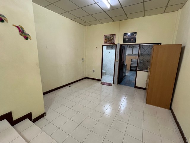 ขายด่วน ทาวน์เฮ้าส์ 2 ชั้น พื้นที่ 21 ตร.ว. โครงการ ลัลลี่วิลล์ ลำลูกกา-คลอง1  เดินทางสะดวก ใกล้แห่งช็อปปิ้งมากมาย คูคต ลำลูกกา ปทุมธานี