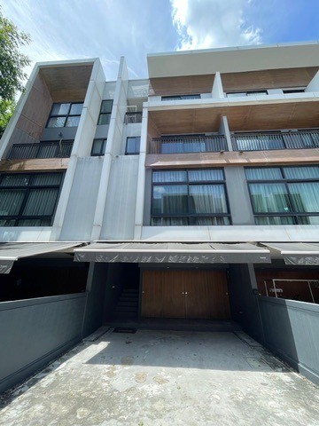 ให้เช่า ทาวน์โฮม 3.5 ชั้น โครงการ อาร์เด้น ลาดพร้าว71 