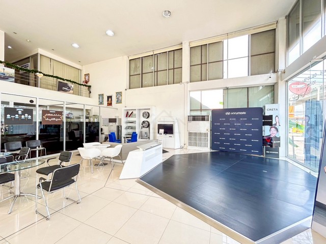 ให้เช่าโชว์รูมรถยนต์ พร้อมศูนย์บริการ บนเนื้อที่ 2 ไร่ ติดถนนรามคำแหง สุขาภิบาบ 3 ใกล้ทางขึ้นมอเตอร์เวย์ ใกล้รถไฟฟ้าสายสีส้มสถานี น้อมเกล้า