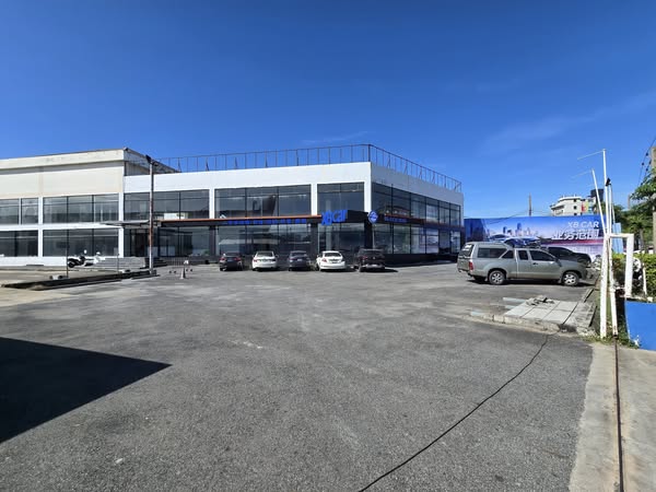 ให้เช่าโชว์รูมรถยนต์2 ชั้น ติดถนนเกษตร นวมิน หน้ากว้างติดถนน 60 เมตร มีที่ว่างสำหรับจอดรถได้ประมาณ 40 คัน >>มีที่ว่างสำหรับสร้าง