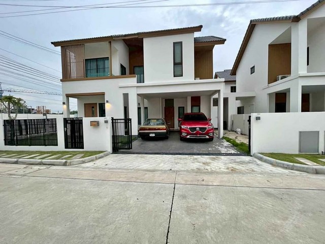 ให้เช่าบ้านเดี่ยว เชื่อมต่อถนนกาญจนาภิเษก ถนนหทัยราษฏร์ ถนนคู้บอนและถนนรามอินทรา หลังมุม ใกล้ ซาฟารีเวิลด์หทัยราษฎร์ 39 หมู่บ้าน ละไม