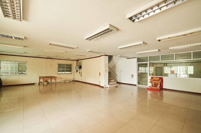 ให้เช่า อาคาร 4 ชั้น  ขนาดที่ดิน 142.5 ตร.วา เลขที่ 179 ซอยวิภาวดี 19 เขตจตุจักร กทม