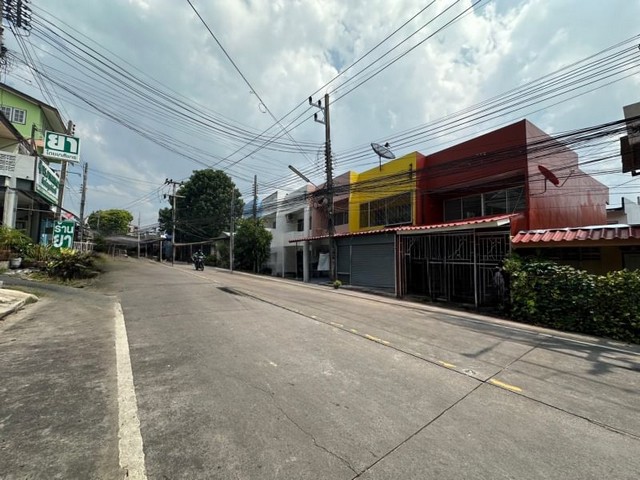 ทาวน์เฮ้าส์มือสองศรีราชา ใกล้แหล่งชุมชน  ติดถนนเขาแต่งอ่อน ศรีราชา ชลบุรี FP-H0621 