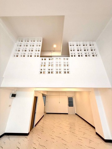 หมู่บ้านศรีสุชาติ2ภูเก็ต ทาวน์โฮมรีโนเวทใหม่ 25วา 3ห้องนอน 2ห้องน้ำ ใกล้แยกควนดินแดง