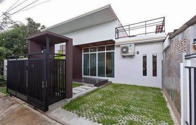 ให้เช่าบ้านเดี่ยวชั้นเดียว 43 ตร.ว .2 ห้องนอน 2 ห้องน้ำ หมู่บ้านบ้านทิวสน  ใกล้ห้าง CDC  เลียบทางด่วนเอกมับ-รามอินทรา ลาดพร้าว 87