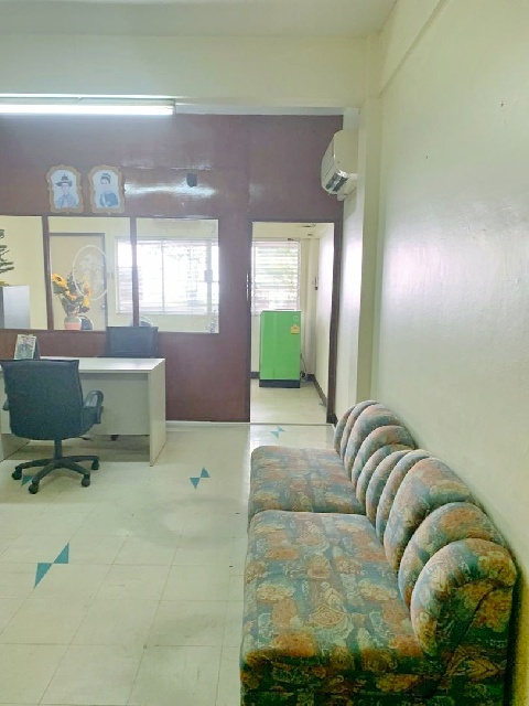 สุขุมวิท-พระราม 4 BTS พระโขนง 500ม. สำนักงาน 6 ชั้น ห้องกว้าง 35 ตร.วา.35ตร.ม..ราคาถูก 5 นอน 5 น้ำ