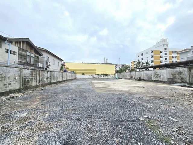 HR2461ให้เช่าที่ดินถมแล้ว ขนาด 200 ตรว.ซอยศรีนครินทร์ 42 ใกล้ซีคอนสแควร์ พื้นที่ทำเลทอง ใจกลางชุมชนสุภาพงษ์ 