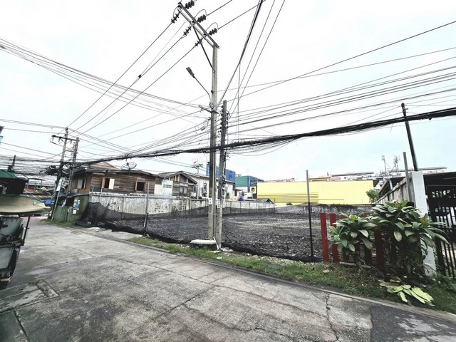 HR2461ให้เช่าที่ดินถมแล้ว ขนาด 200 ตรว.ซอยศรีนครินทร์ 42 ใกล้ซีคอนสแควร์ พื้นที่ทำเลทอง ใจกลางชุมชนสุภาพงษ์