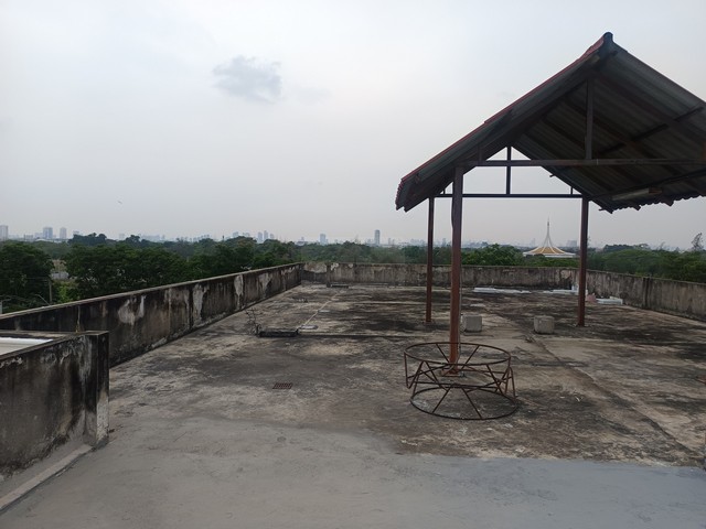 ให้เช่าอาคารสำนักงาน 4 ชั้น 800 ตรม. สามารถพักอาศัยได้ ทำธุรกิจได้ ติดถนน ติดเซเว่น ติด Big C ตรงข้ามสวนหลวง ร.9