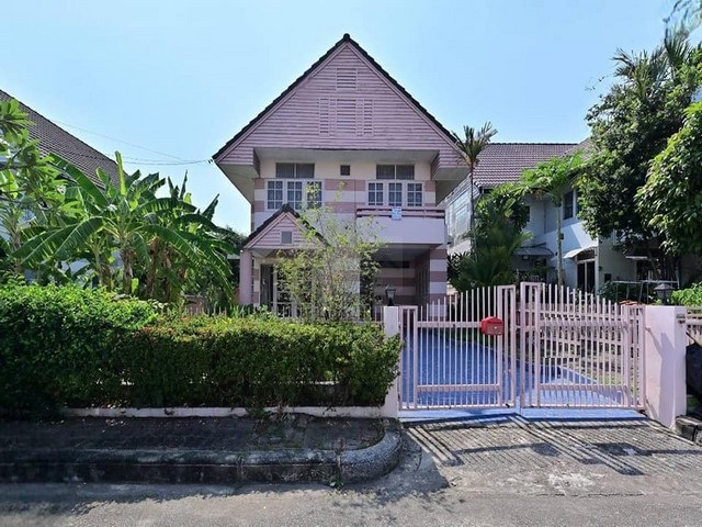 ให้เช่าบ้านหลังมุม 85 ตรว. 3 ห้องนอน หมู่บ้านโฮมเพลส รามคำแหง 140 ใกล้เตรียมอุดมน้อมเกล้า ใกล้ lake ใกล้สโมสร สระว่ายน้ำ สนามเทนนิส