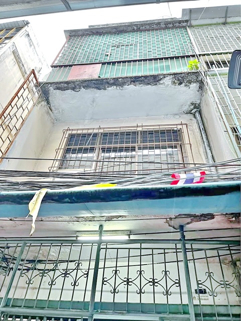 ร้านค้า คาเฟ่ โฮสเทลได้ .ให้เช่าตึกแถวย่านสำเพ็ง 4.5 ชั้น  2 น้ำ สามารถทำเป็นโกดัง  เช่า ไชน่าทาวน์ เยาวราช 300 ม