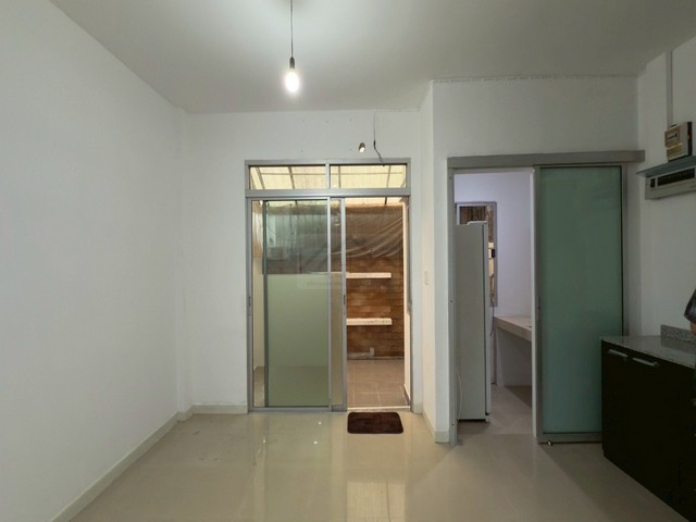 ให้เช่าโฮมออฟฟิศ 3 ชั้น 261 ตรม. โครงการบ้านกลางเมืองรอยัลโมนาโค ศรีนครินทร์ 24 ใกล้ MRT สายสีเหลือง ใกล้ซีคอน